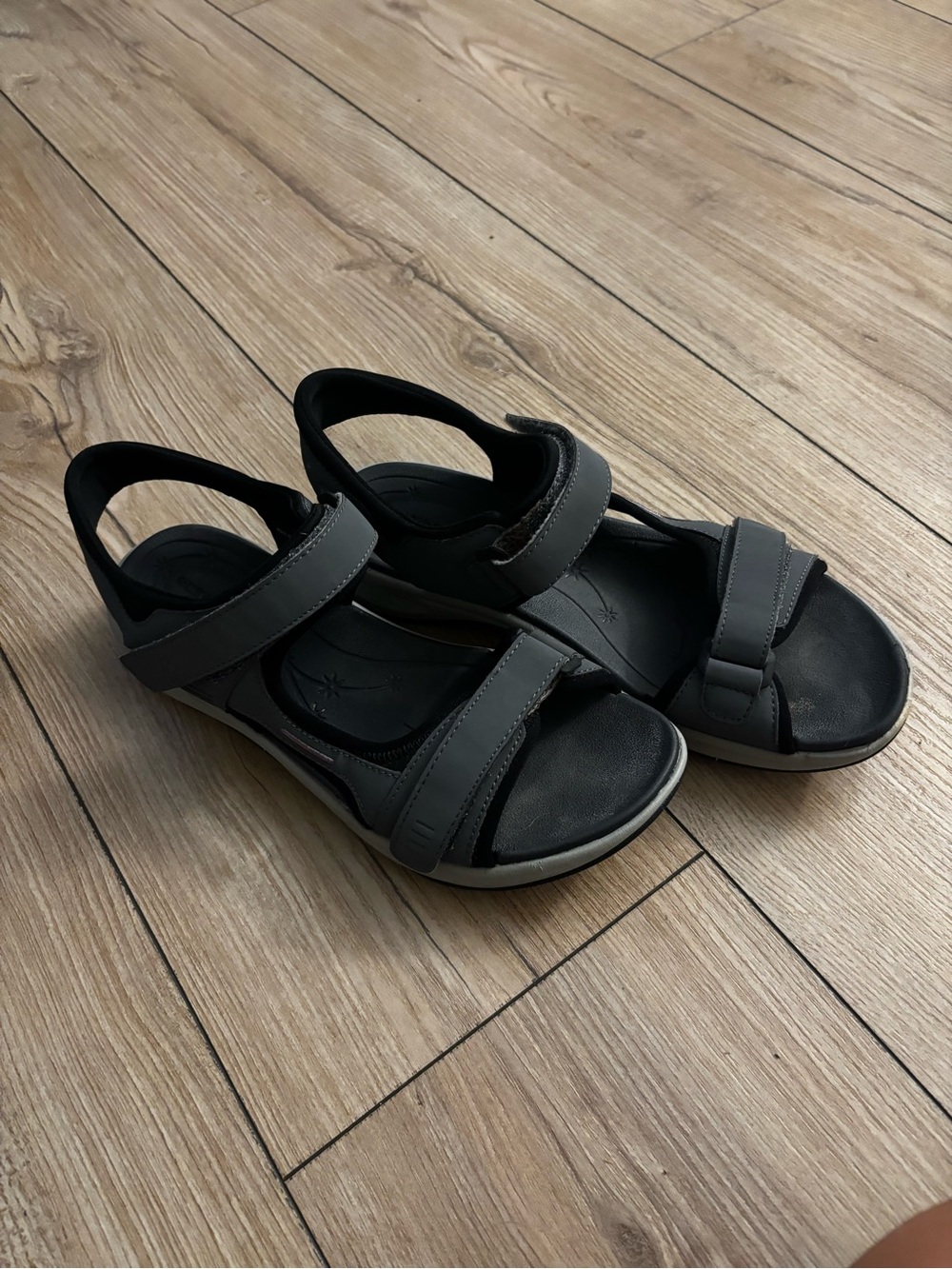 Easy Spirit Women’s Black and Gray Comfort Sandals
